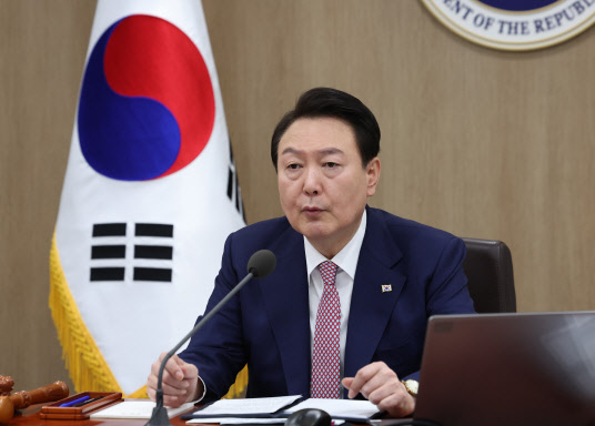 윤석열 대통령이 지난 7일 서울 용산 대통령실 청사에서 열린 국무회의에서 발언하고 있다. 연합뉴스
